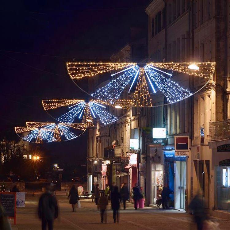 Hanging 3d Light Across Motif Street Lights